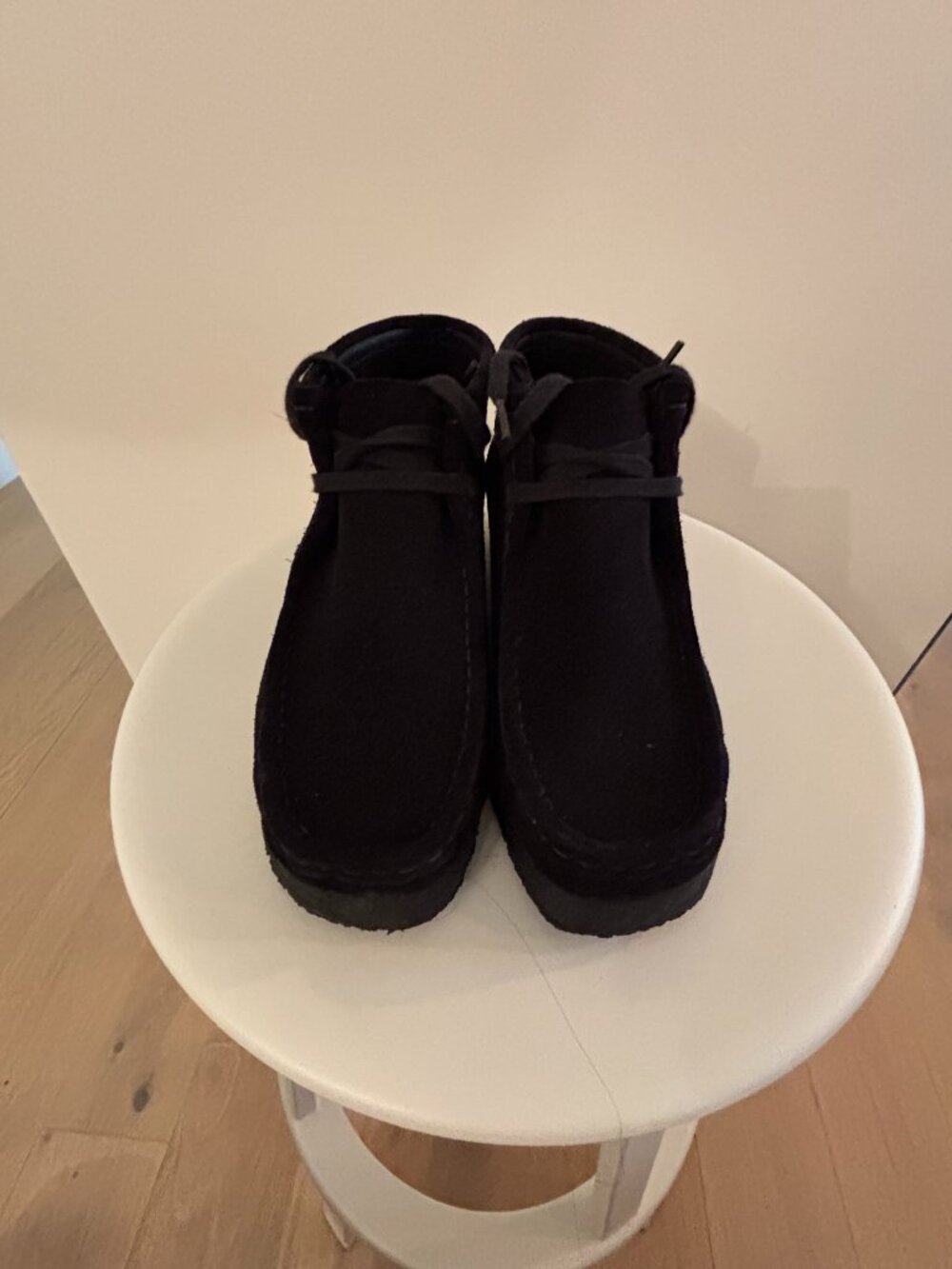 Clarks Originals Wallabee Boots Black Suede Women's Size 8 Crepe Sole. Like new.